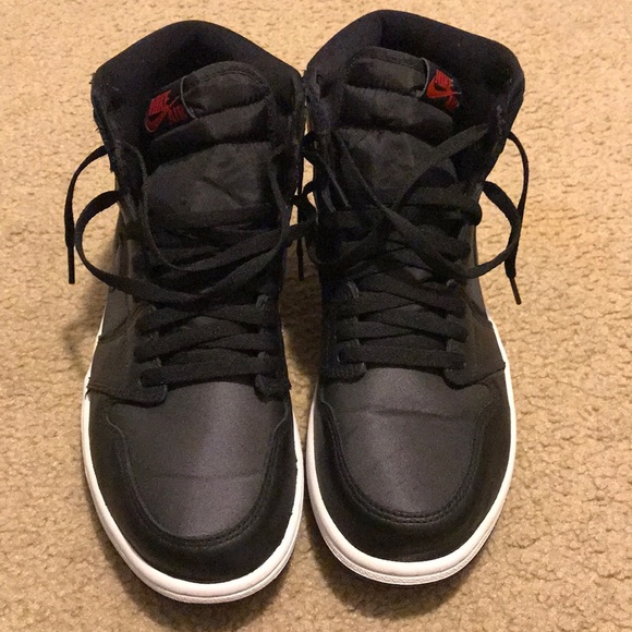 jordan 1 black satin crease